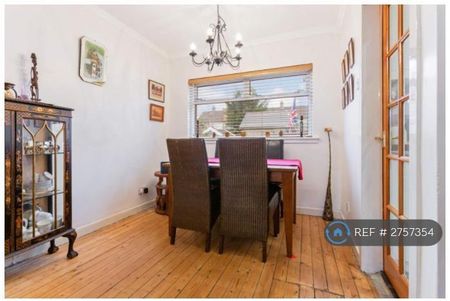 2 bedroom end of terrace house to rent - Photo 3