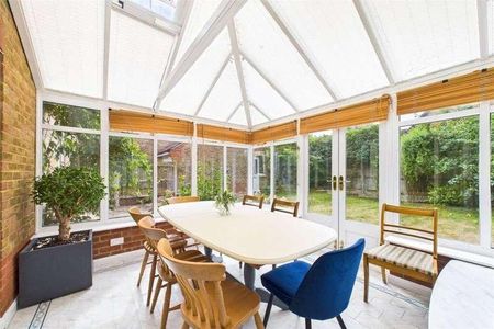 Saturn Croft, Winkfield Row, Bracknell, RG42 - Photo 2