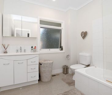 Spacious Home in Sought-after Pocket - Photo 6