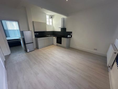 1 bedroom flat to rent - Photo 2