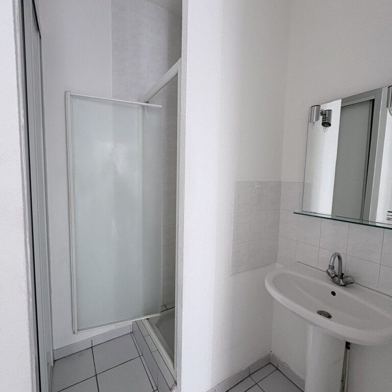 Location Appartement 2 pièces 46m² MONTROND LES BAINS 42210 - Photo 1