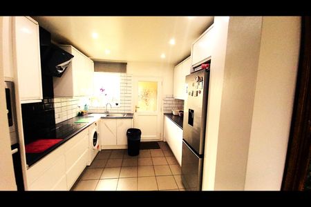 Room in a Shared House, Clevedon Road, LU2 - Photo 4