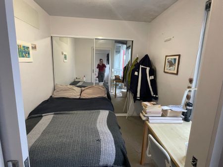 Carlton - Photo 2