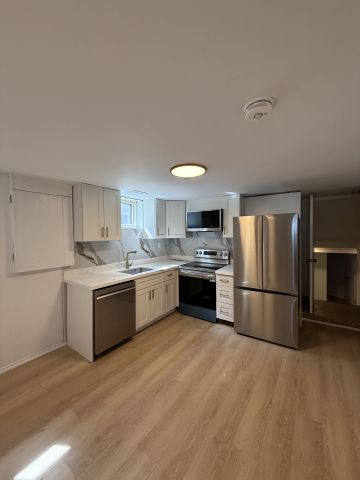 For Lease - 214 Fairglen Avenue Unit# Bsmt, Toronto, Ontario - Photo 5