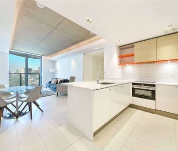 Great modern one bedroom apartment in the iconic Hoola development, based by the scenic Royal Victoria Dock. - Photo 3