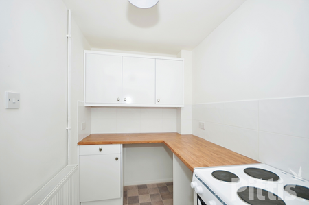 2 bedroom end of terrace house to rent - Photo 5