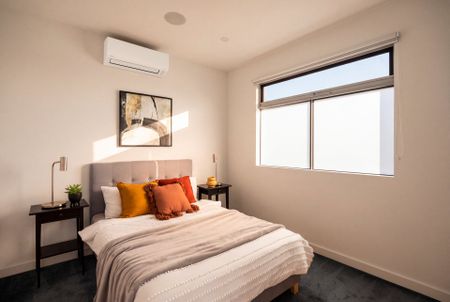 Stylish & Comfortable Living in a Convenient Bentleigh East Location - Photo 5