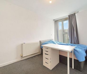 3 bedroom flat to rent - Photo 2