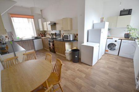 1 bedroom Flat To Let - Photo 4