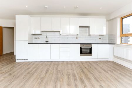 3 Bedroom Apartment - Photo 2