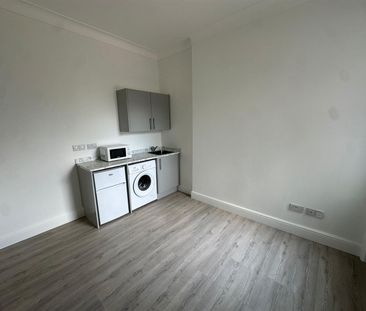 Greenleaf Road, London - Photo 1