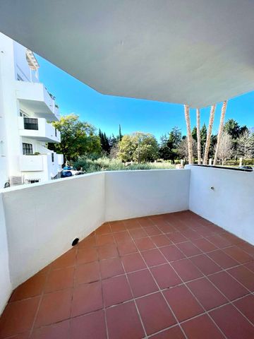 APARTMENT NEAR THE SEA WITH VIEWS OF LA PALOMA PARK FOR LONG TERM-BENALMADENA COSTA - Photo 5