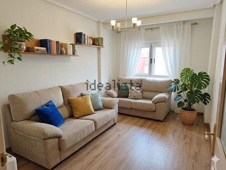 Alquiler de piso en Calle la Bañeza, 28 - Foto 2