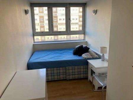 Youngs Court, Charlotte Despard Avenue, London, SW11 - Photo 2