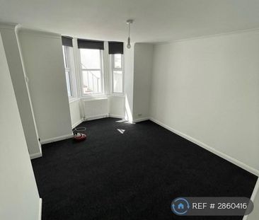 2 bedroom maisonette to rent - Photo 2