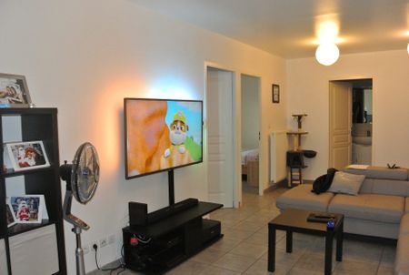 Location Appartement 3 pièces 70m² LE PEAGE DE ROUSSILLON 38550 - Photo 3