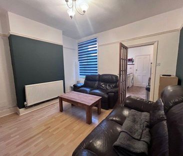 2 bedroom semi-detached house to rent - Photo 6