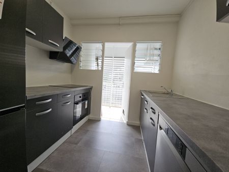 Location Appartement 3 pièces 75m² ST DENIS 97400 - Photo 5