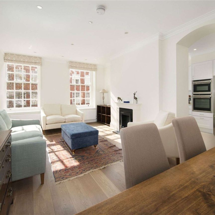 A very good unfurnished flat on the second floor with space and wood floors. - Photo 1