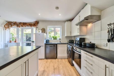 3 bedroom semi-detached house to rent - Photo 5