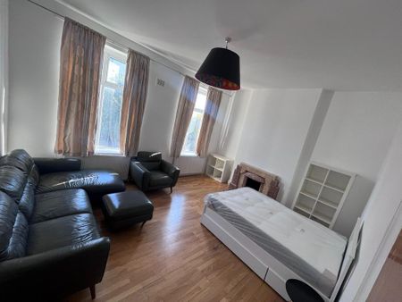 3 bedroom flat to rent - Photo 2