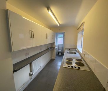 2 bedroom end of terrace house to rent - Photo 6