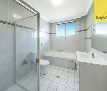 THREE BEDROOM APARTMENT IN PRIME LOCATION - MUST SEE - Photo 5