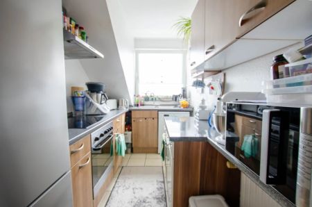 Moderne 2 Zimmer-Wohnung im Dachgeschoss mit Loggia und Stellplatz - Photo 4