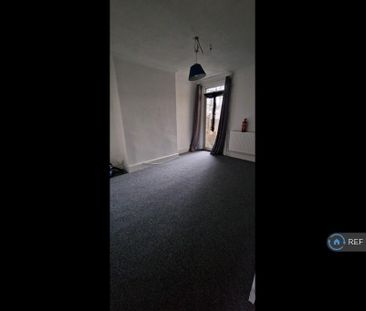 3 bedroom end of terrace house to rent - Photo 3