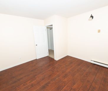 For Lease - 536 Glen Forrest Boulevard, Waterloo, Ontario - Photo 2