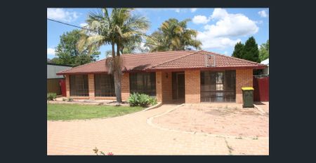 Huge Block + 4 Bed Home - Photo 2