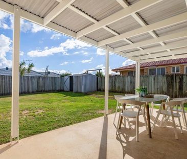 4 BEDROOM HOME WITH MULTIPLE LIVING AREAS - Photo 4