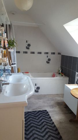 A LOUER - BEAUCOUDRAY Maison - 111 m² sur 2160 m². - Photo 2