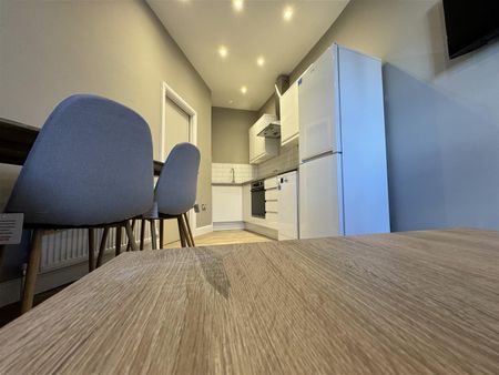 Hyde Park Villas, Hyde Park, LS6 1BH, Leeds - Photo 2