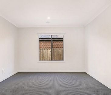 Immaculate and Near New Spacious Family Home in Prime Location - Photo 3