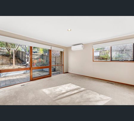14 Rotherwood Avenue, Ringwood East, Vic 3135 - Photo 2