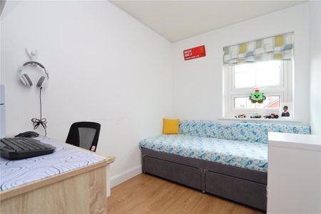 3 bedroom semi-detached house to rent - Photo 4