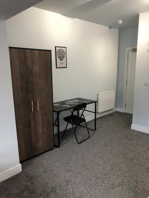 1 bedroom in a house share to rent - Photo 1