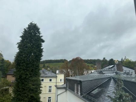 Charmante Dachgeschosswohnung mit Blick über das Nerotal - Photo 2