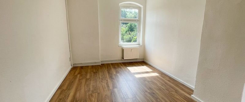 Frisch renoviert – Gemütliche 2-Raum-Wohnung mit neuer Einbauküche in Aue - Photo 1