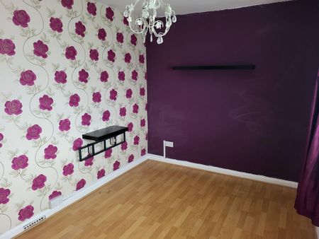 4 bedroom semi-detached house to rent - Photo 3