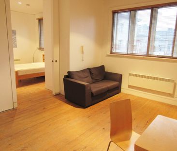 1 Bed Flat, Cross Street, M2 - Photo 2