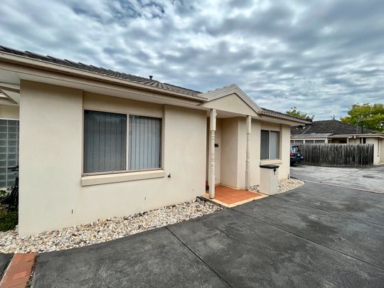 Ideally located family home - Photo 1