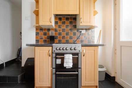 5 Bed Terraced House, Portrush Street, L13 - Photo 4