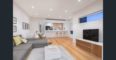 PREMIUM QUALITY HOME OFFERING STYLE & CONVENIENCE - Photo 2