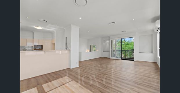 36 Tedder Avenue, Main Beach – Available from 17th November - Photo 1