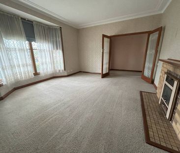 LARGE THREE BDROOM FAMILY HOME IN SOUTH - Photo 1