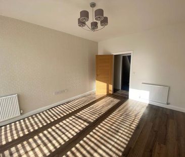 2 bedroom mews to rent - Photo 3