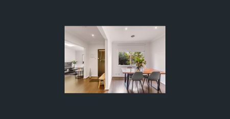 Modern elegance amid Kew's prestigious schools. - Photo 2