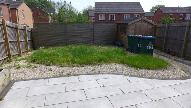 3 bedroom end of terrace house to rent - Photo 1